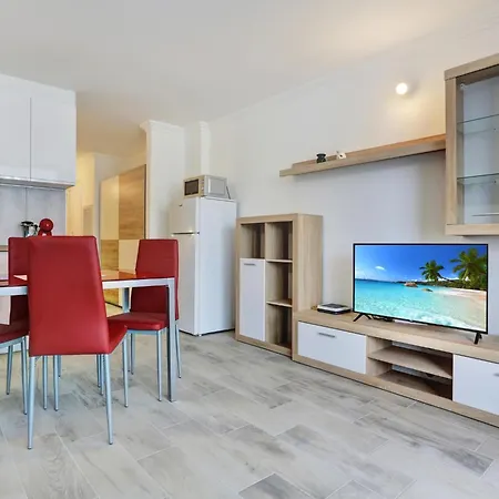 Апартаменты Holidays Studio, Pool, Air Con, Terrace Сан Мигель