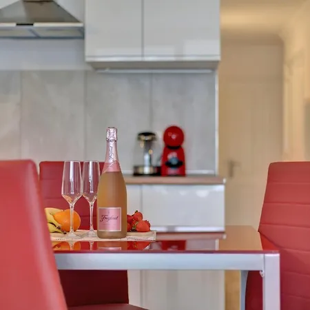 Апартаменты Holidays Studio, Pool, Air Con, Terrace