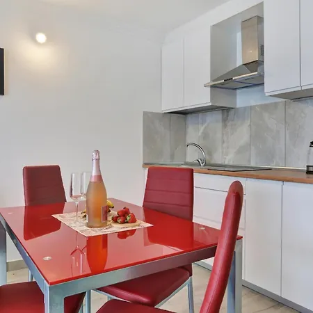 Апартаменты Holidays Studio, Pool, Air Con, Terrace