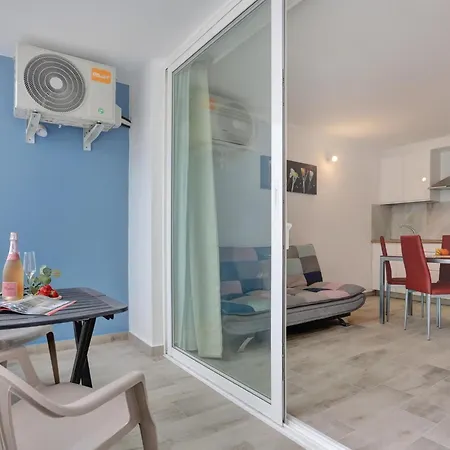 Апартаменты Holidays Studio, Pool, Air Con, Terrace