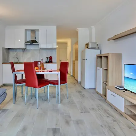 Апартаменты Holidays Studio, Pool, Air Con, Terrace *