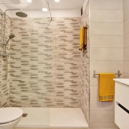 Holidays Studio, Pool, Air Con, Terrace شقة *