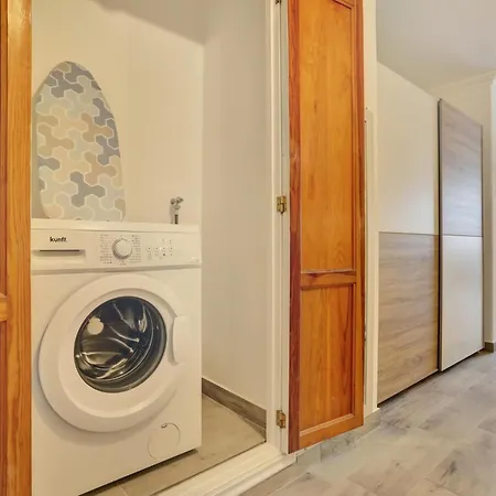 Holidays Studio, Pool, Air Con, Terrace Apartment