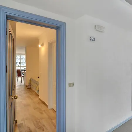 Apartment Holidays Studio, Pool, Air Con, Terrace *